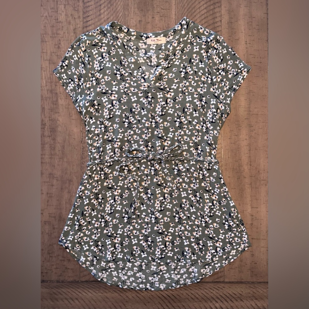 Full Moon Tie Waist Maternity Blouse: Size Small